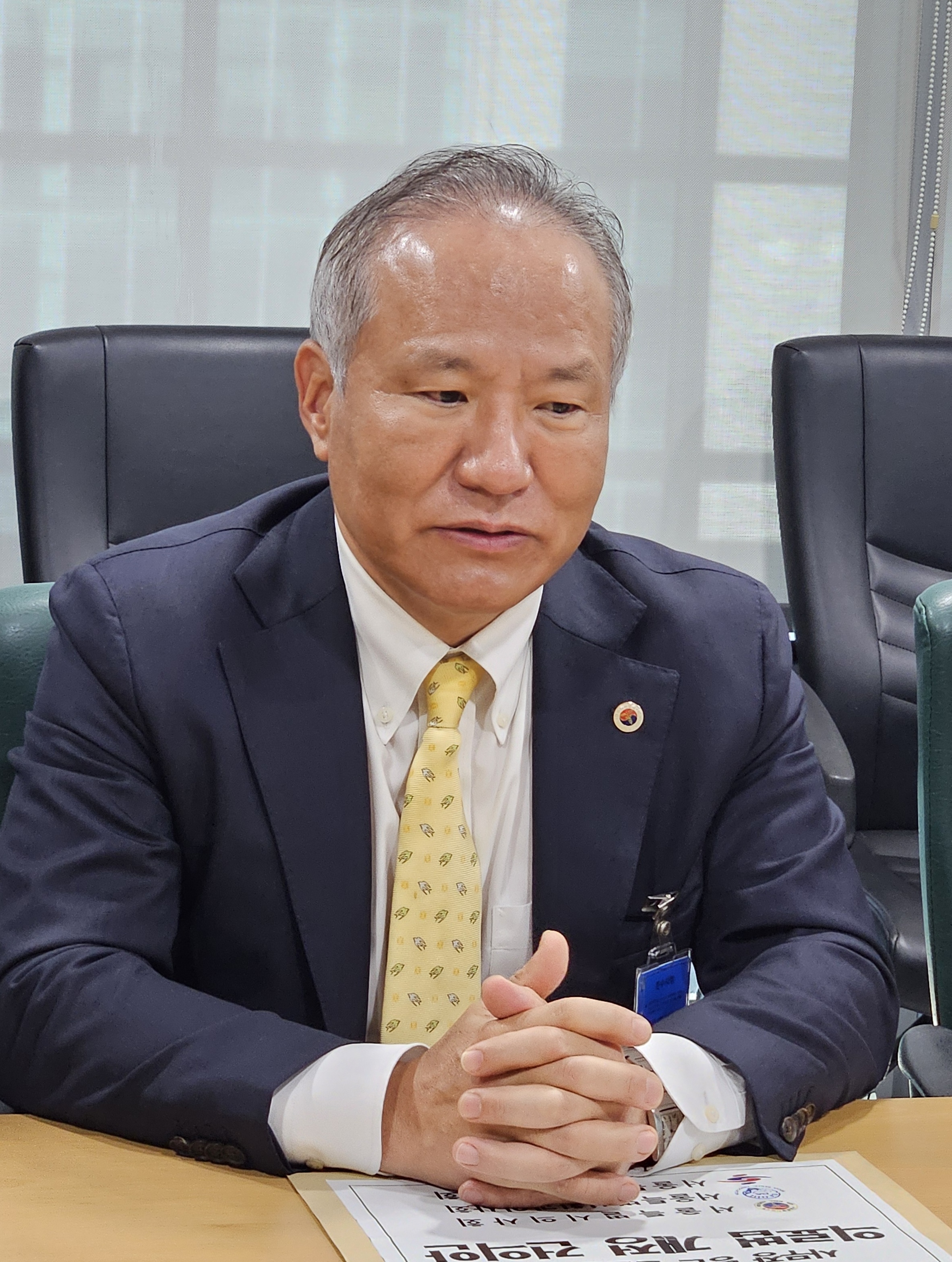 "약 쌓아놓고 파는게 말이 되나"…의사회장, 창고형약국 직격