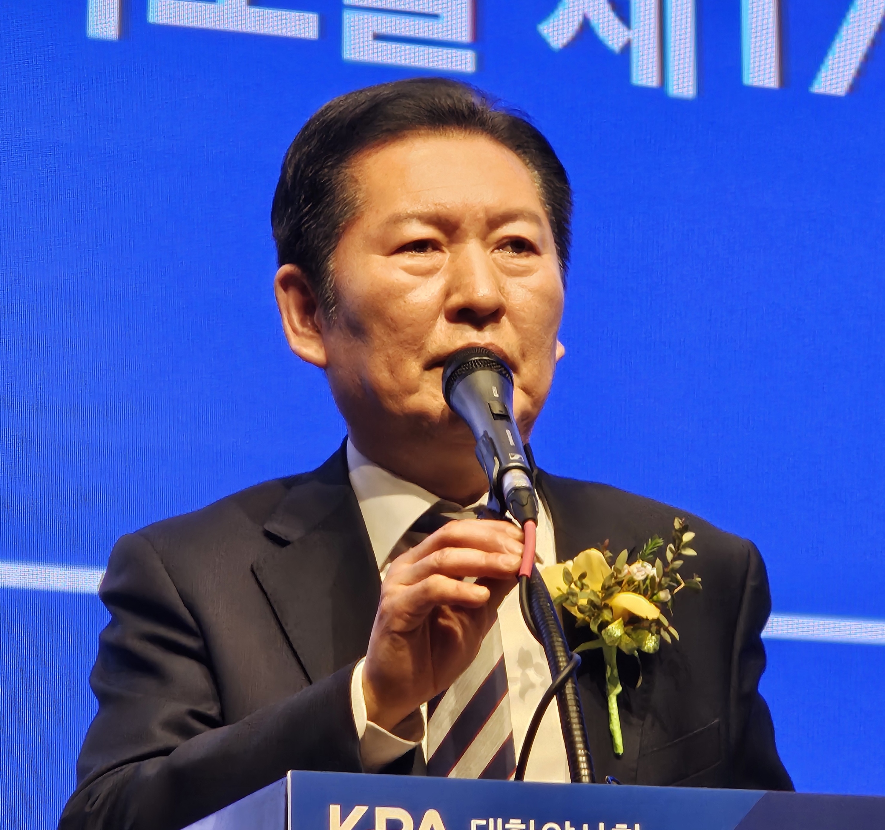 정청래 대표 "한약사·창고형약국 관련법안 신속 입법 주문"