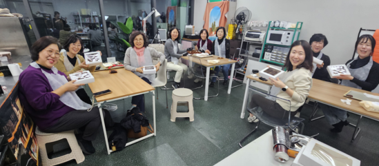 영등포 여약사위원회, 두쫀쿠 만들며 회원 화합 도모