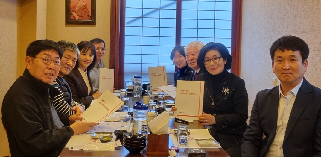부산 연제구약, 김희정 의원에 기형적 약국 제도 보완 요청