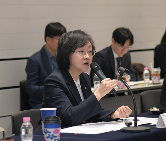 오유경 식약처장, 수액제 업체 방문…공급 안정화 지원 약속