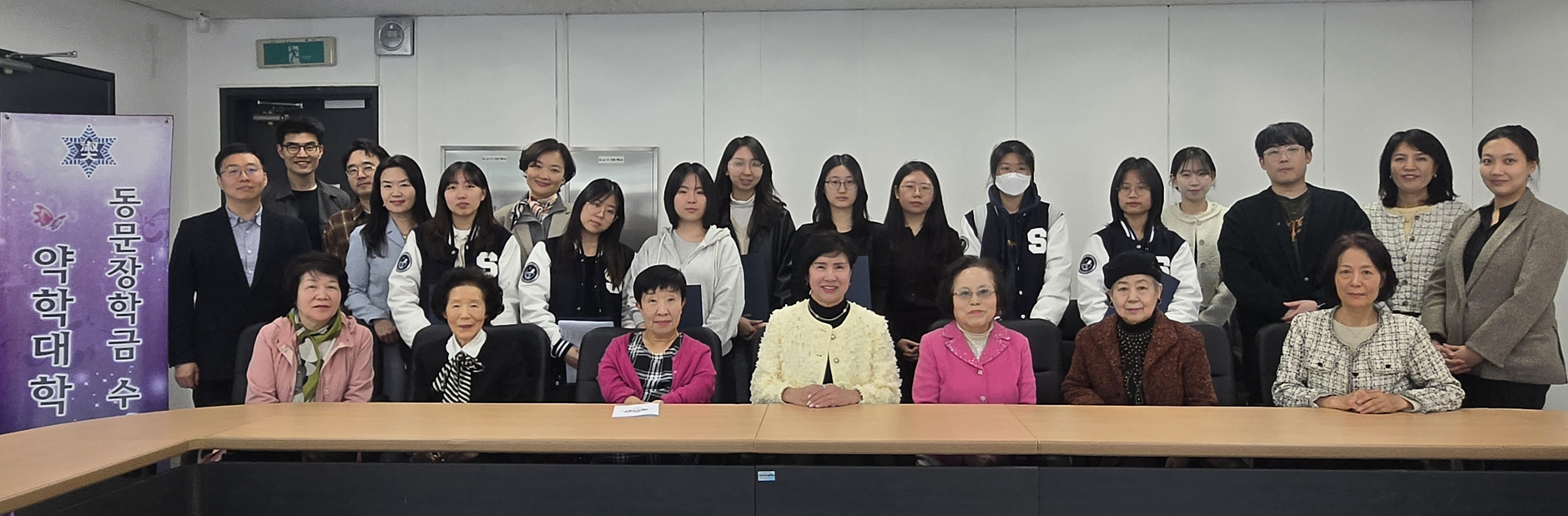 숙명약대 동문회, 후배들에게 장학금 수여