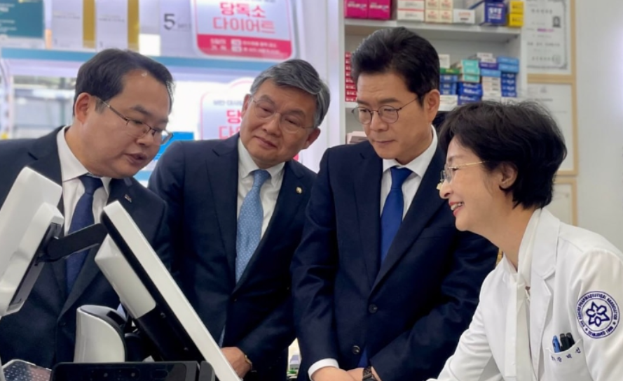 약국 찾은 정원오 후보 "공공심야약국 생활권 중심 확대"