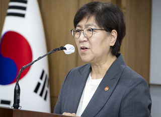 정은경 장관 "탈모약 급여 검토…편의점약·비대면약배송 확대"