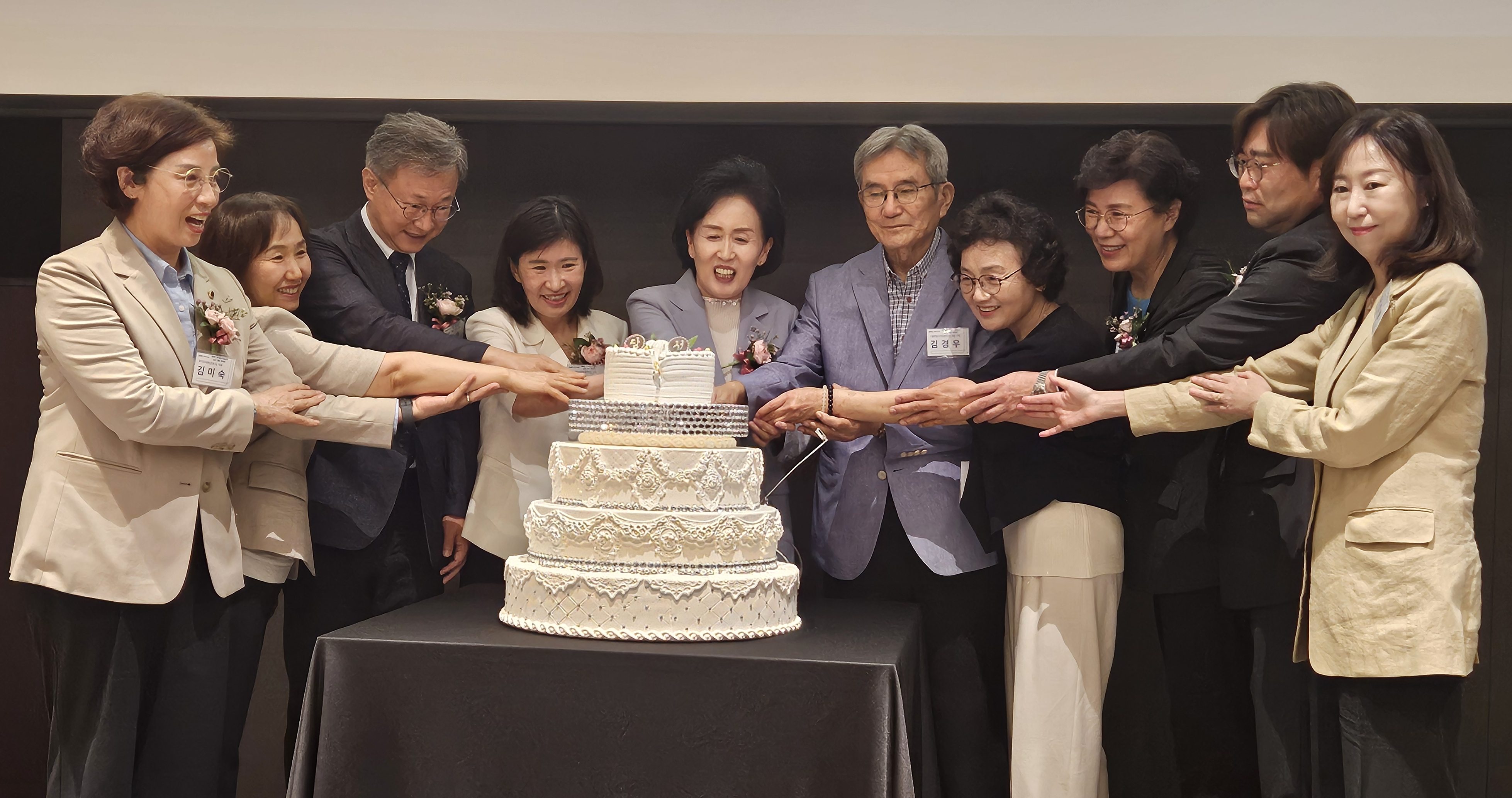 "약사·약사가족 지방선거 당선 축하합니다"…당선인 한 자리에