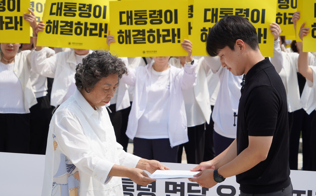 간협, 진료지원 교육 대책 정면 돌파…대통령 면담 요구