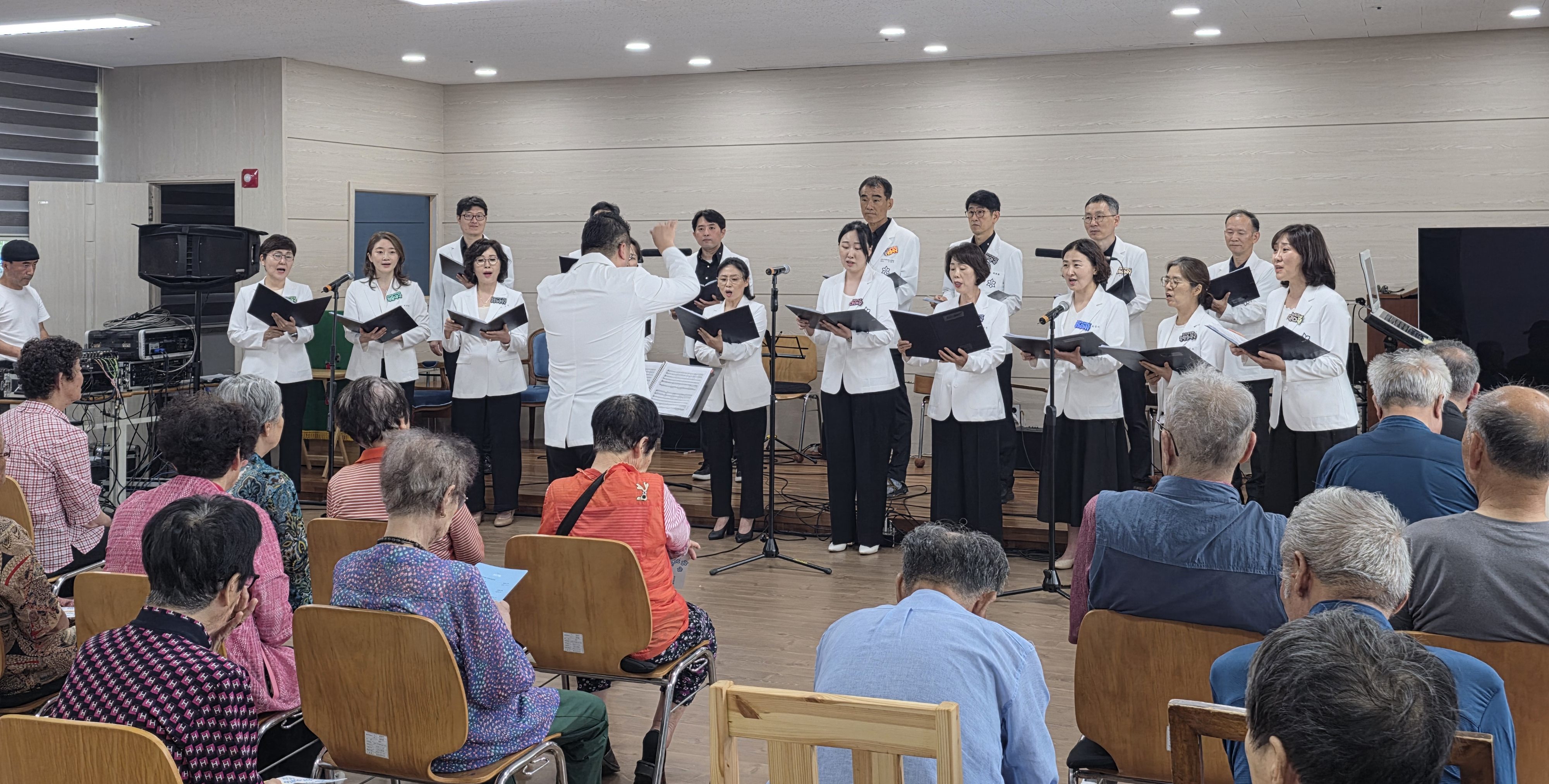 포항시약, 엘림믿음의집 방문해 봉사 공연…상비약 전달도