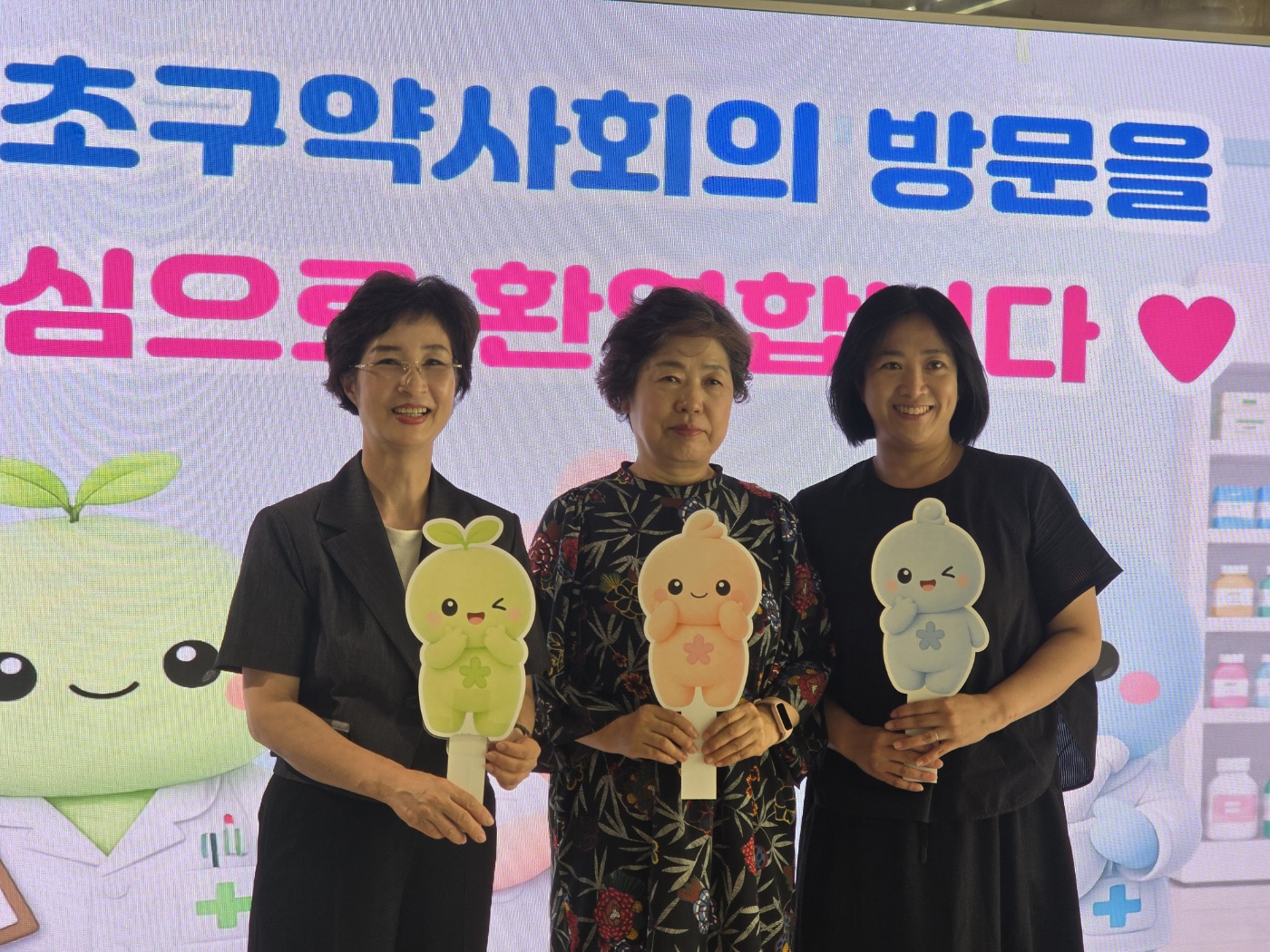 "돌봄문화 확산을"…서초구약, 서초복지돌봄재단에 후원금 전달