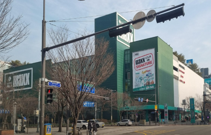침묵하는 롯데…광주 광산 대형마트 내 창고형약국 입점 갈등