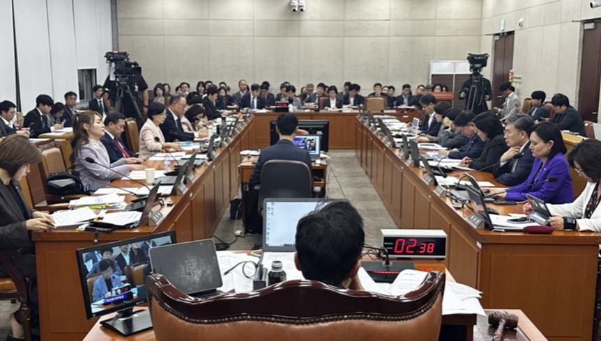 야당 보이콧에 창고형 약국·제한적 성분명 법안 '낮잠'