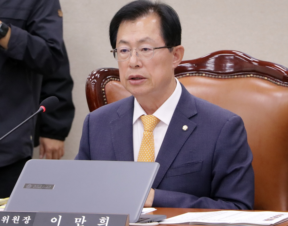 이만희, 복지부 '쑥덕쑥덕 행정' 직격…"약배송 국회 패싱"